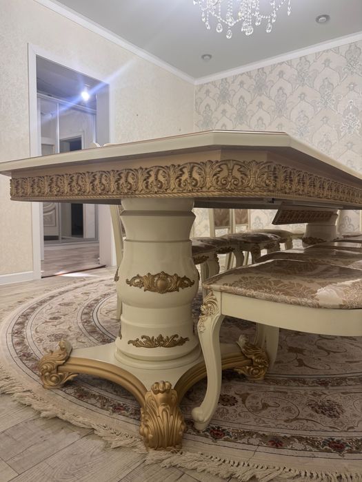 Продам стол и стулья