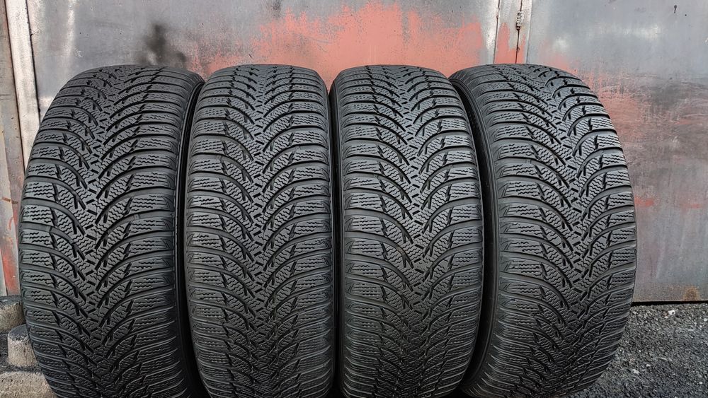 4бр. зимни гуми 225/60/16 Kumho Winter Craft WP51
dot23
7.4mm
Много до