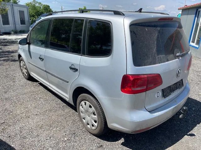 Dezmembrez Volkswagen Touran 2 an 2011 motor 1.6 tdi CAYC