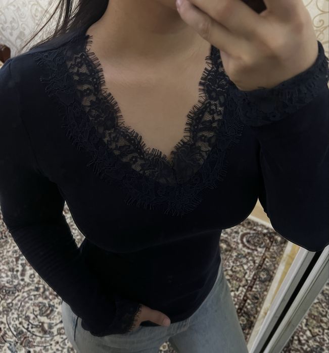 Лонгслив с кружевом