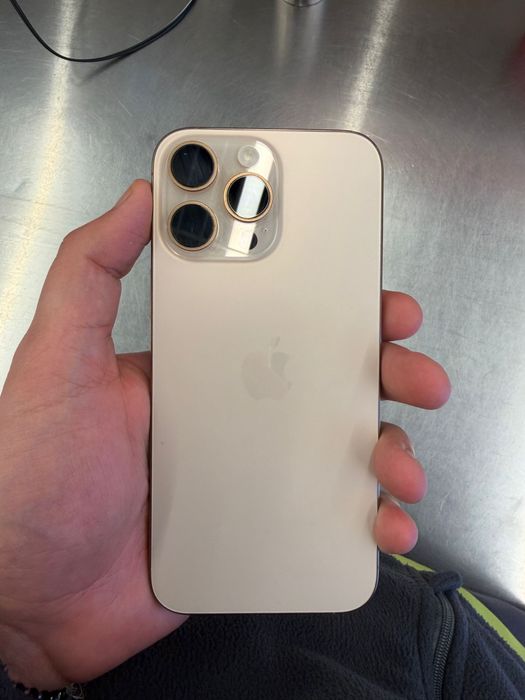 Vand iphone 16 pro max ,culoare gold ,nou ,baterie 100%,garantie