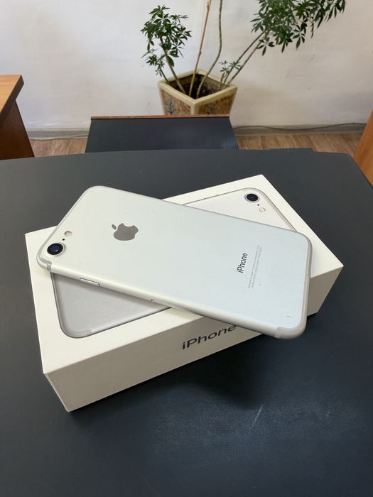 iPhone 7 (с коробкой)
