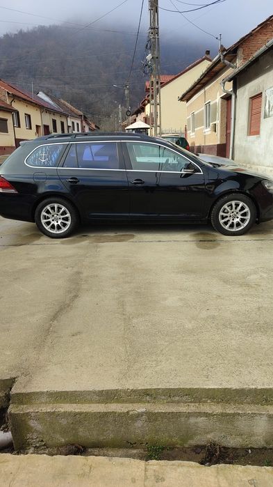 Golf 6 automat DSG 7+1 ,mașină merge foarte bine  ,se circulă cu ea ..