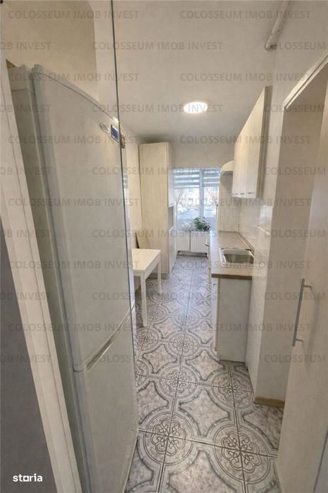 Zona Tractorul apartament 2 camere decomandat,balcon