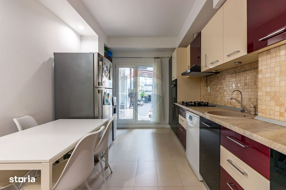 Apartament cu 4 camere de vanzare in Cosmopolis, parcare, terasa 50 mp