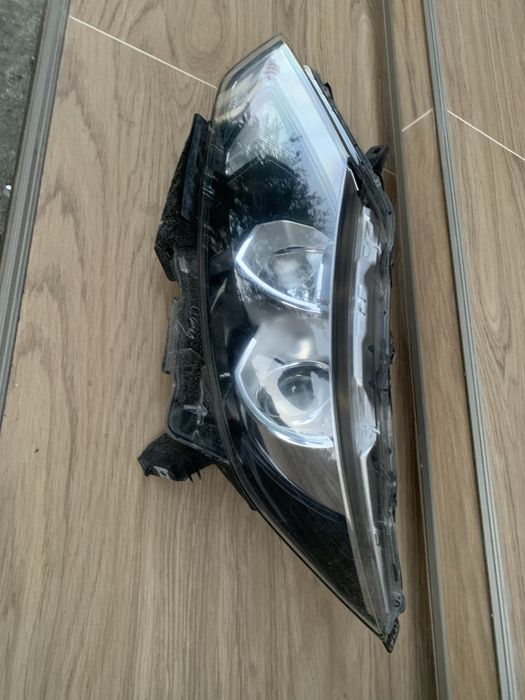 Far Nissan Qashqai j11 partea stanga an 2014/2015/2016/2017