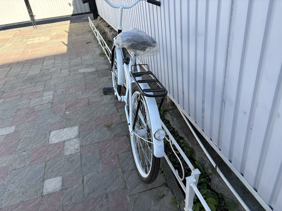 Продаётся городской велосипед.