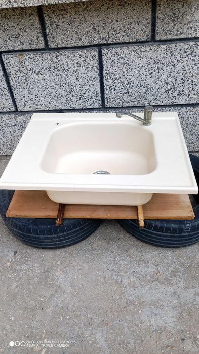 Продавам кухненска мивка