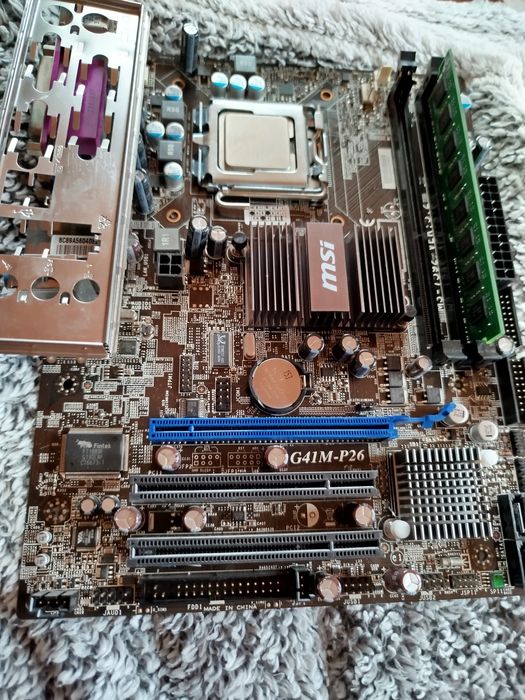 Vând kit pc ,placa baza, tăbliță shield,procesor,ram 2 Gb