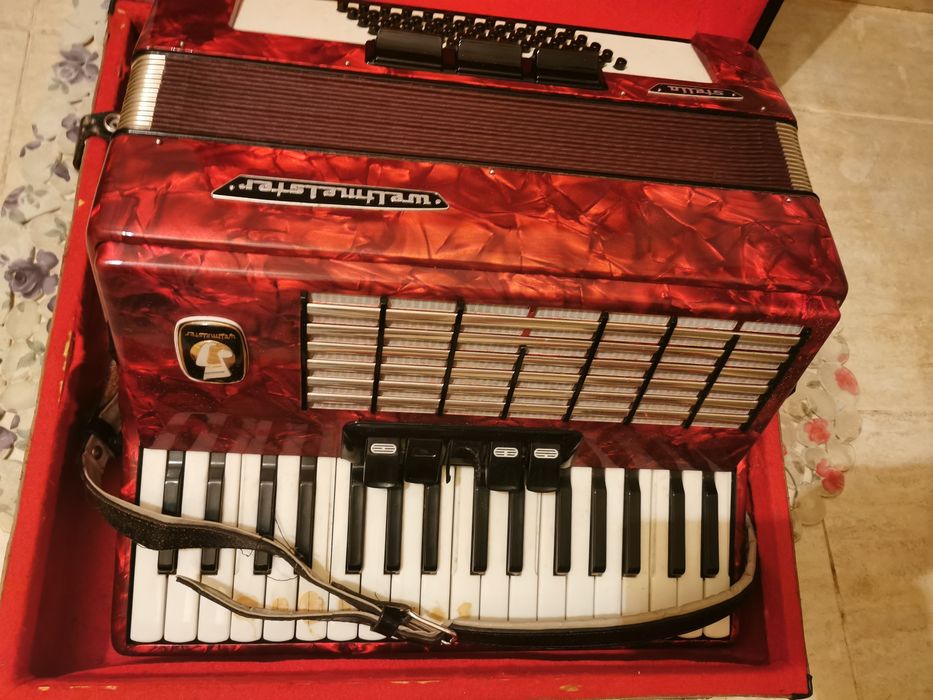 Акордеон. Велтмайстер. Свири. Нее спукан.
