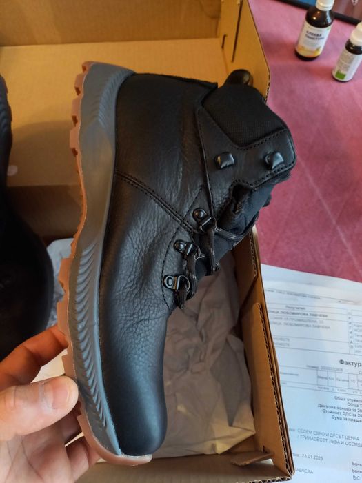 Продавам дамски обувки Колумбия