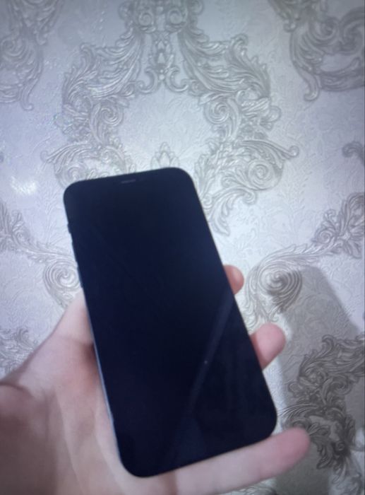 Продам айфон 12