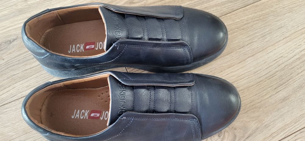 Продам подростковую обувь 39 рр