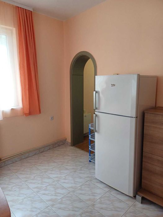 Дава се под наем Тристаен апартамент в Плевен, 9-ти квартал - 95 кв.м за 408 € - Снимка #12