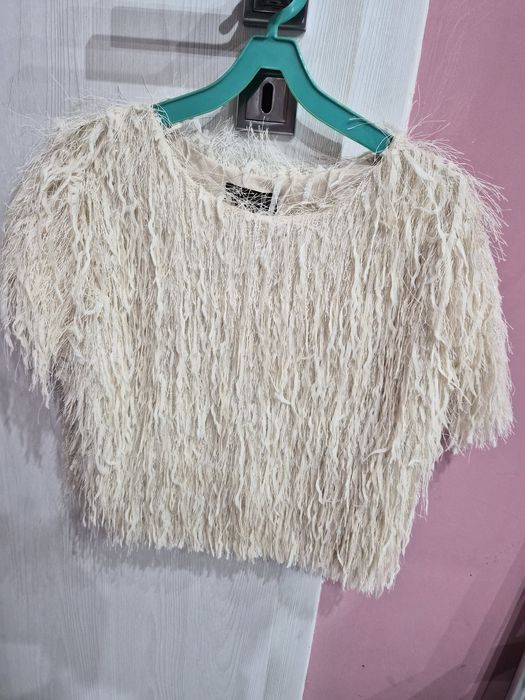 Дамска блуза с ресни и фини пера
