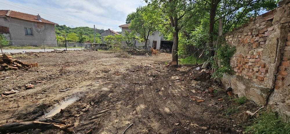 Подавам къща с парцел !