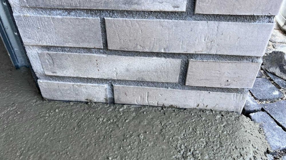 Продавам клинкер, светло сив, 56 лв/кв. м, наличен 80 кв.м