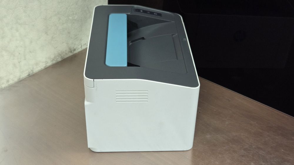 Продаю черно-белый лазерный принтер HP Laser 107r