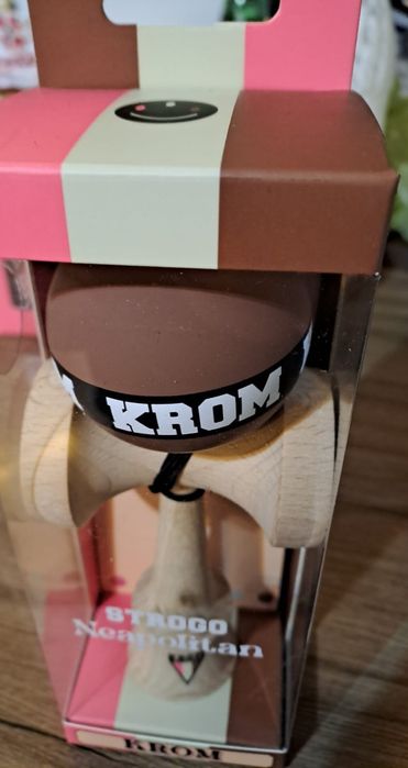 Kendama Krom Strogo I+d Napolitan Maro