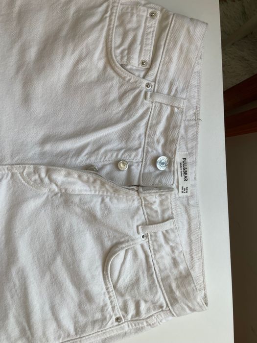 Бели дънки Pull&Bear xs-s със средна посадка