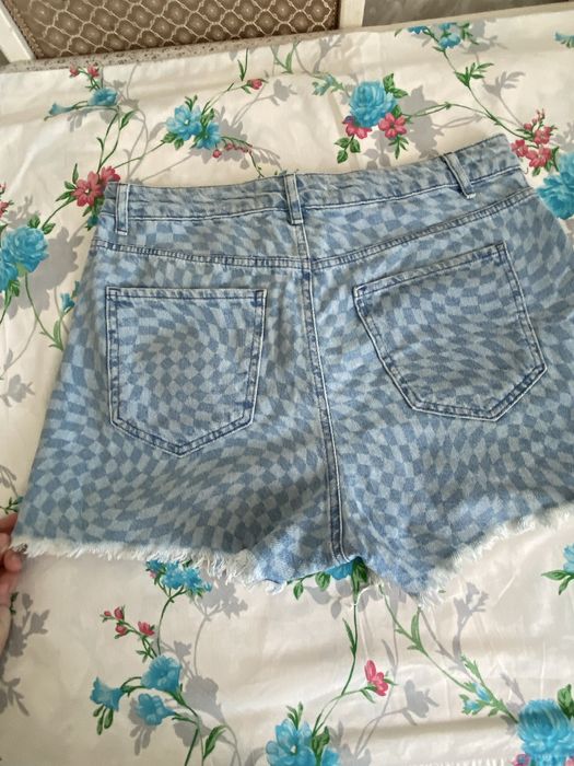 Продам джинсовый шорты