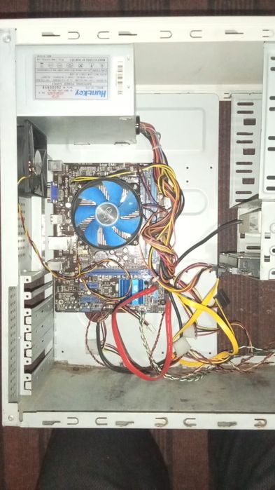 Продаю компьютер правдо нет провода питания