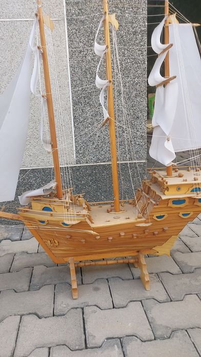 Коробли из дерева