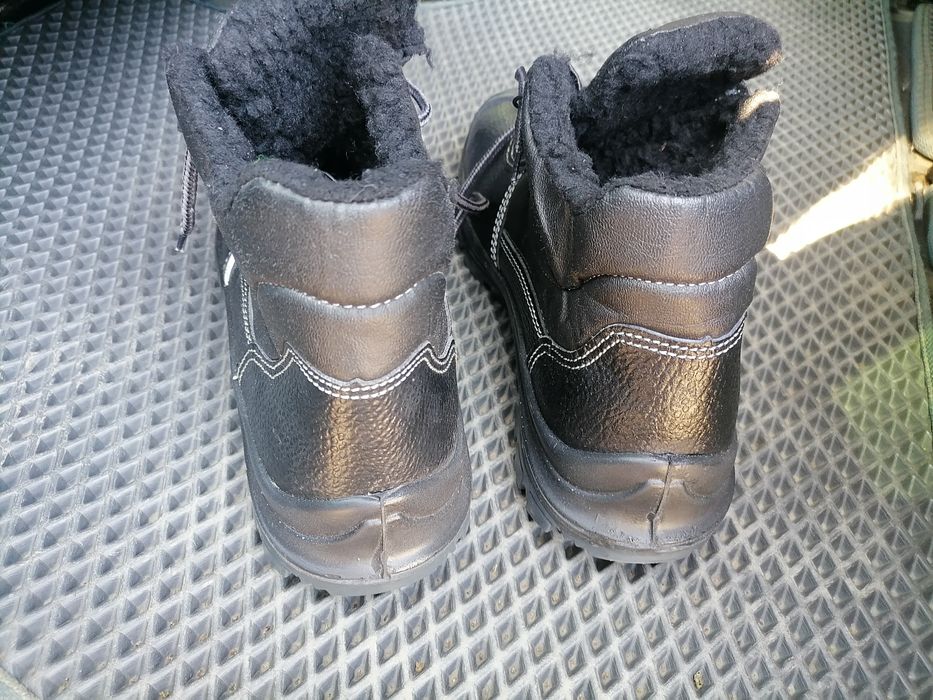 Продам спец обувь