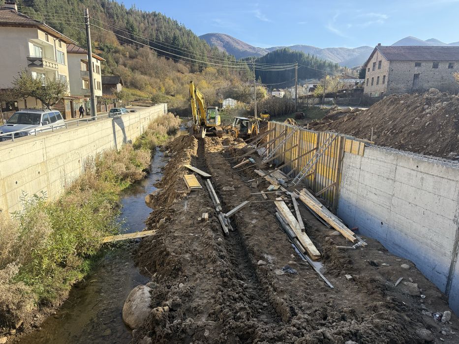 Услуги с Багери , Камьони.