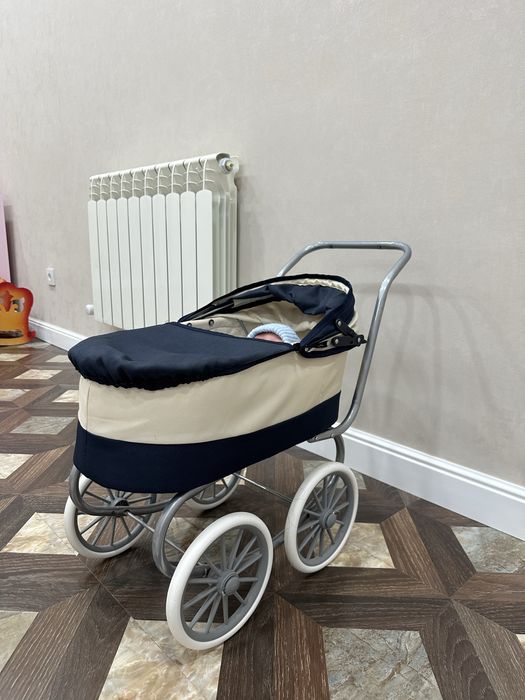 Игрушечная коляска