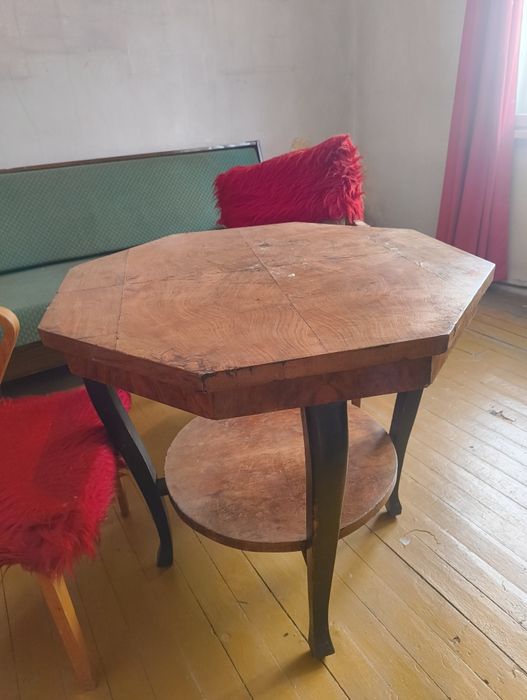 Ретро осмоъгълна холна маса