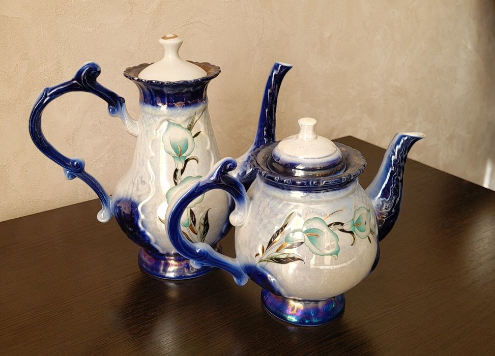 Чайник с кофейником.