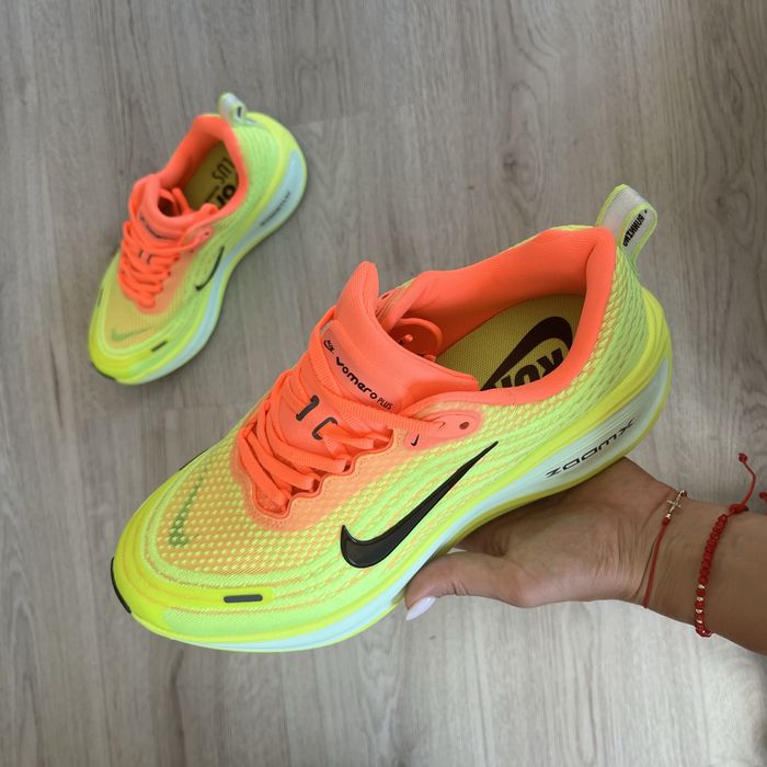 Nike Vomero Plus - 44