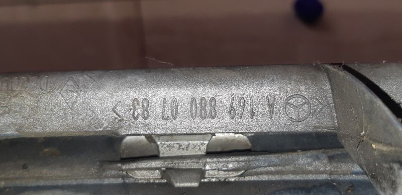 W245 решетка с емблема Мерцедес Б класа 2005-2008