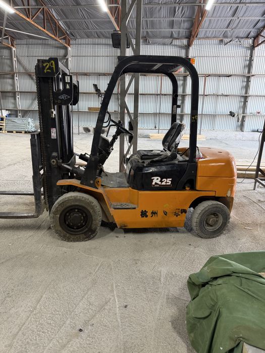 Продам вилочный погрузчик карра