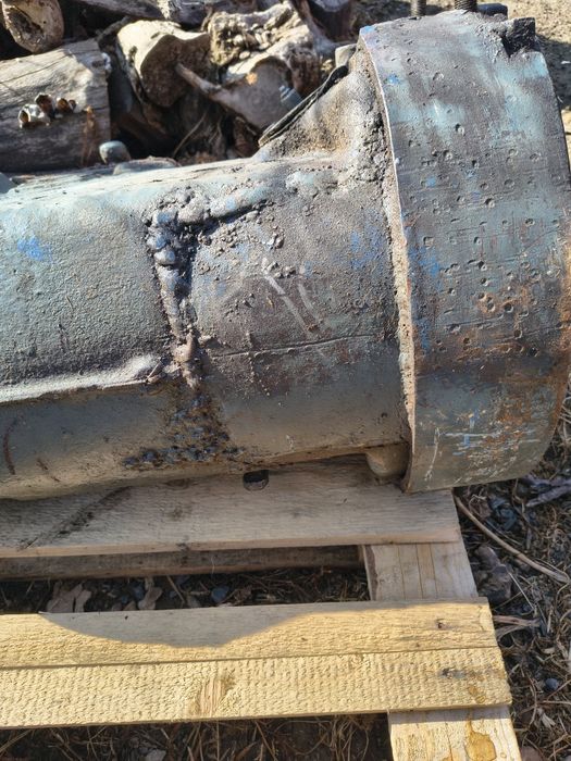 Vând cutie de viteze cu 3 reductoare pentru tractor fiat cu motor ARO.