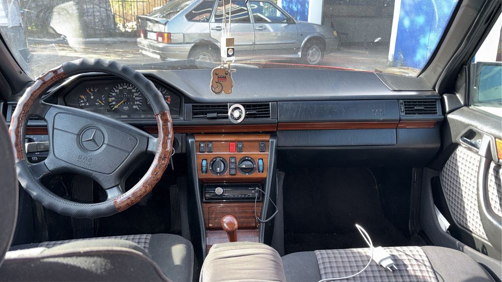 Продам мерседес 124 е280