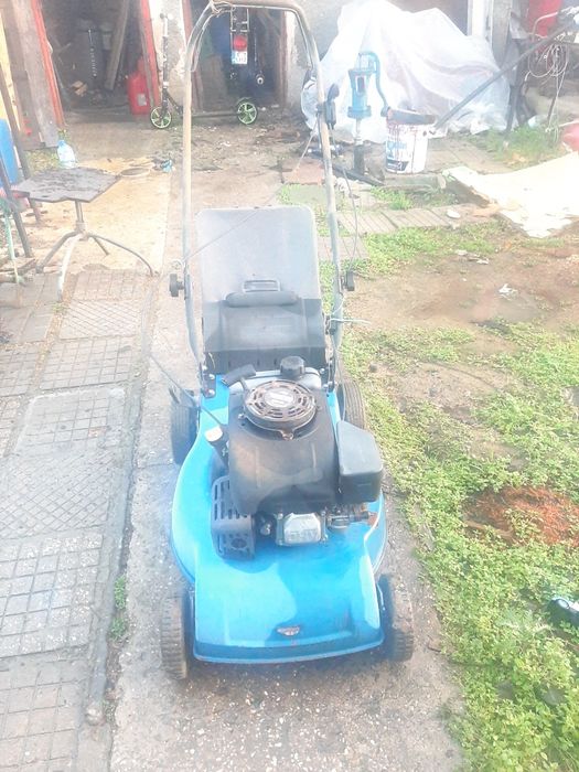 Бензинова косачка.