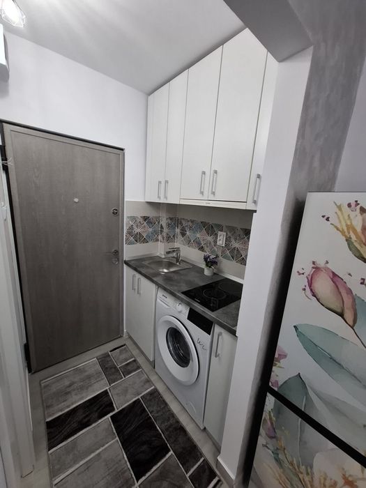 Persoana fizica , vand garsoniera , complet renovata , lux