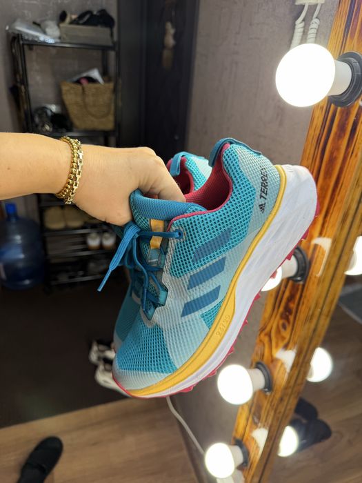 Продам кроссовки Adidas оригинал