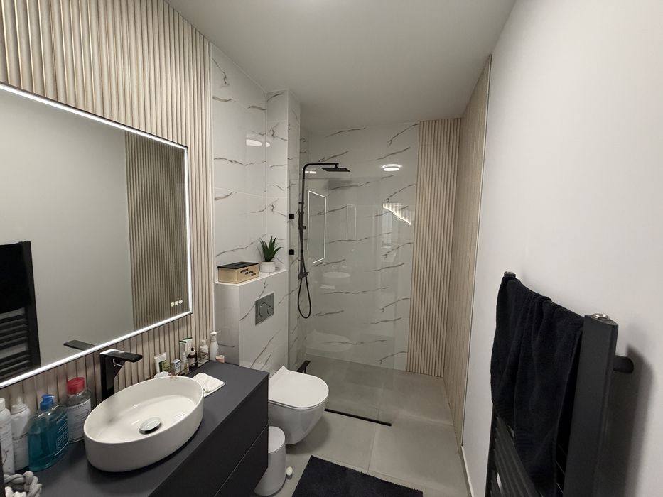 Apartament 3  camere cu etaj ,curte 40mp,parcare subteran cu incarcare