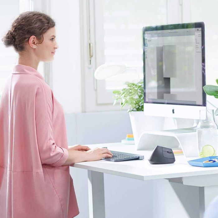 Logitech MX Vertical Ergonomic безжична ергономична мишка