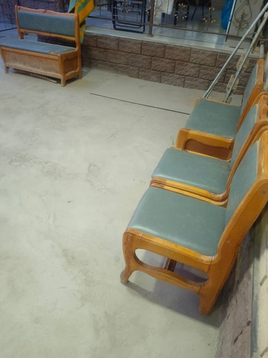 уголок для дачи с письменным столом.