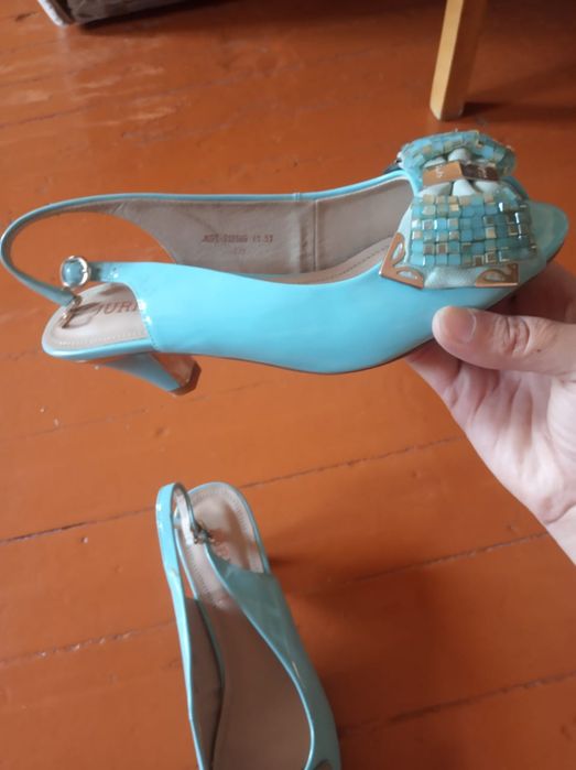 Продам босоножки 38р Турция.