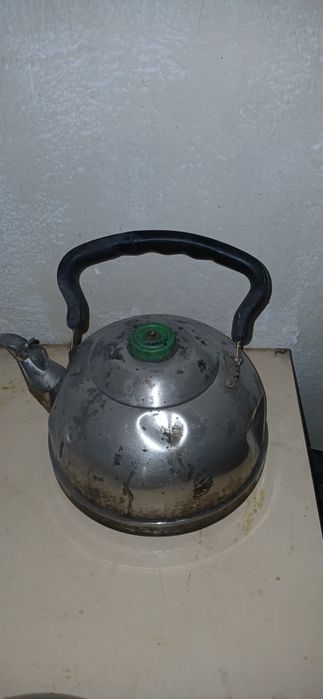 Чайники б.у металические