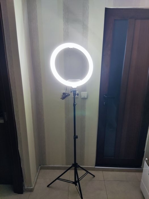 Лед Ринг-лампа RGB (14 инча) с трипод 210 сантиметра - 15 Цвята + Бяло