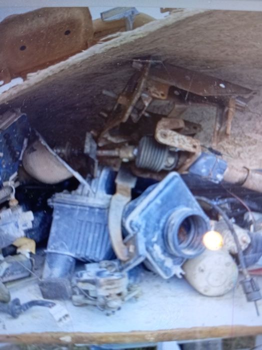 Запчасти продам на мазду 323