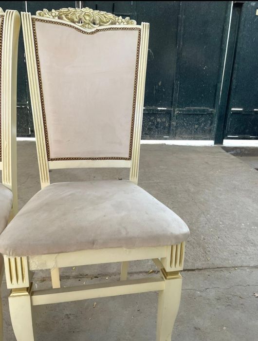 Стол со стульями