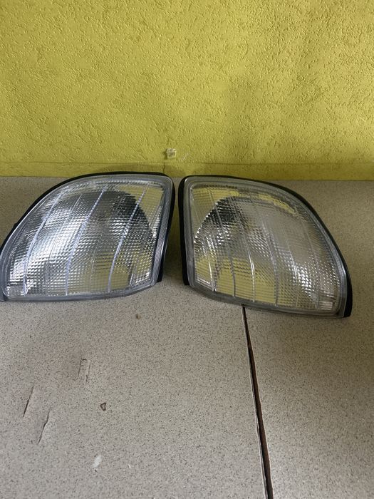 Продаеться поворотники от Мерседеса 140