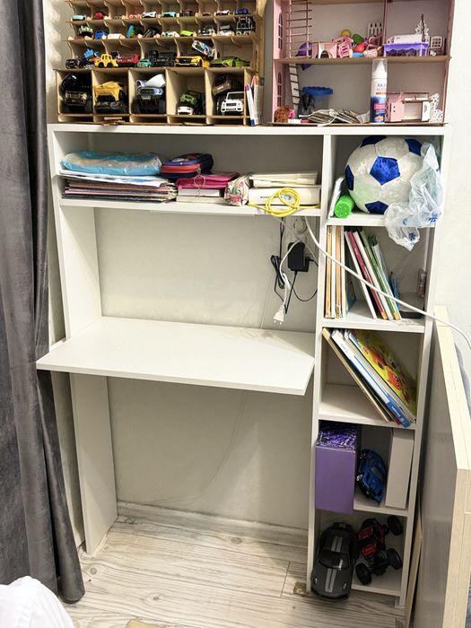 Стол! Учебный, не дорого. Очень удобнай